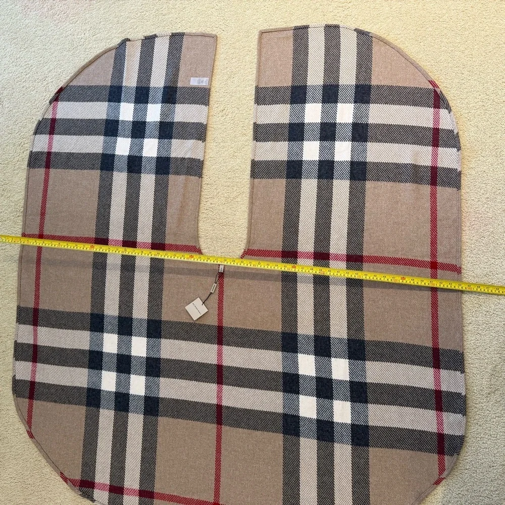 NEW Burberry cape iconic plaid poncho 100% wool